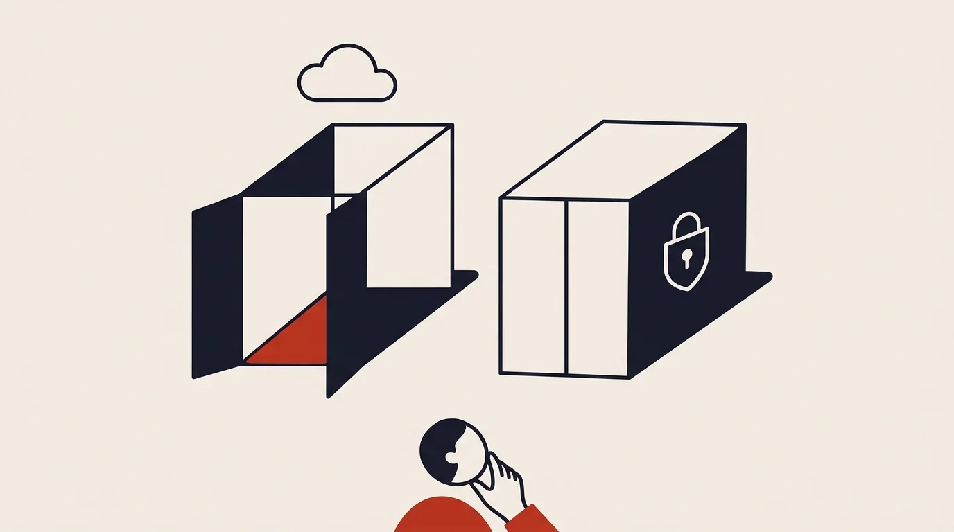 Abstrakte Illustration: Zwei Gebäude nebeneinander – eines offen mit Wolkensymbol, eines geschlossen mit Schutzschild